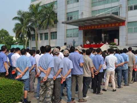 踐行安全生產(chǎn)標(biāo)準(zhǔn)，開展秋季消防演練